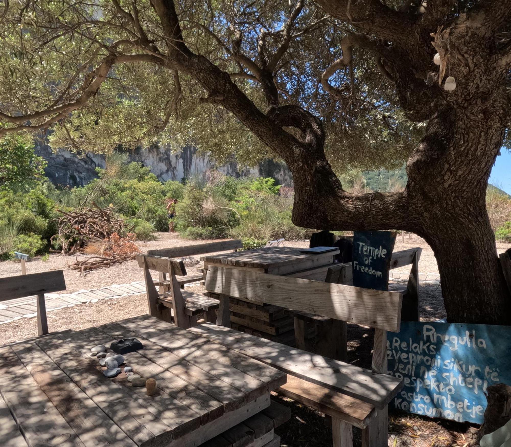 Lost Paradise Eco Camping Himare Bagian luar foto