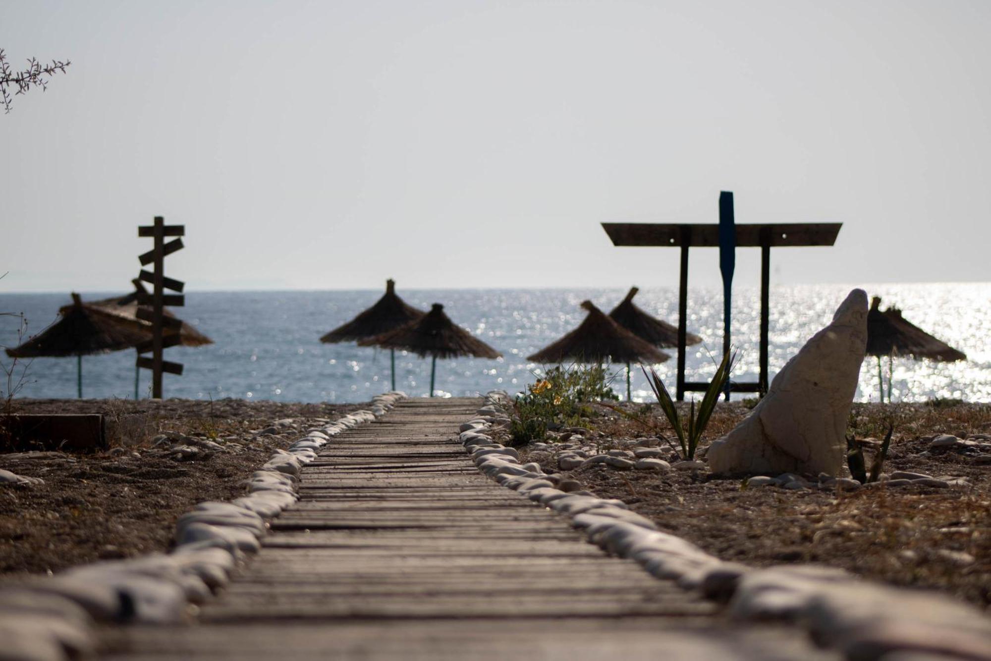 Lost Paradise Eco Camping Himare Bagian luar foto