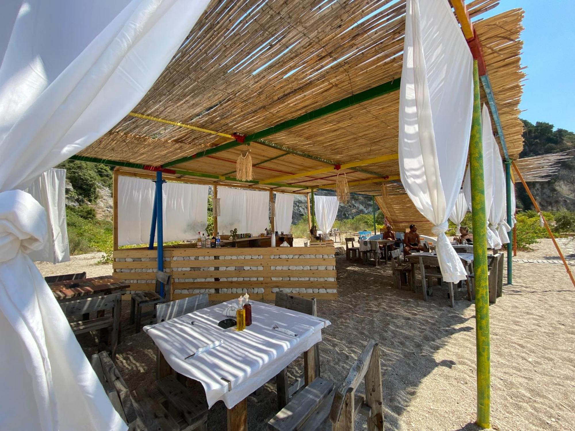 Lost Paradise Eco Camping Himare Bagian luar foto