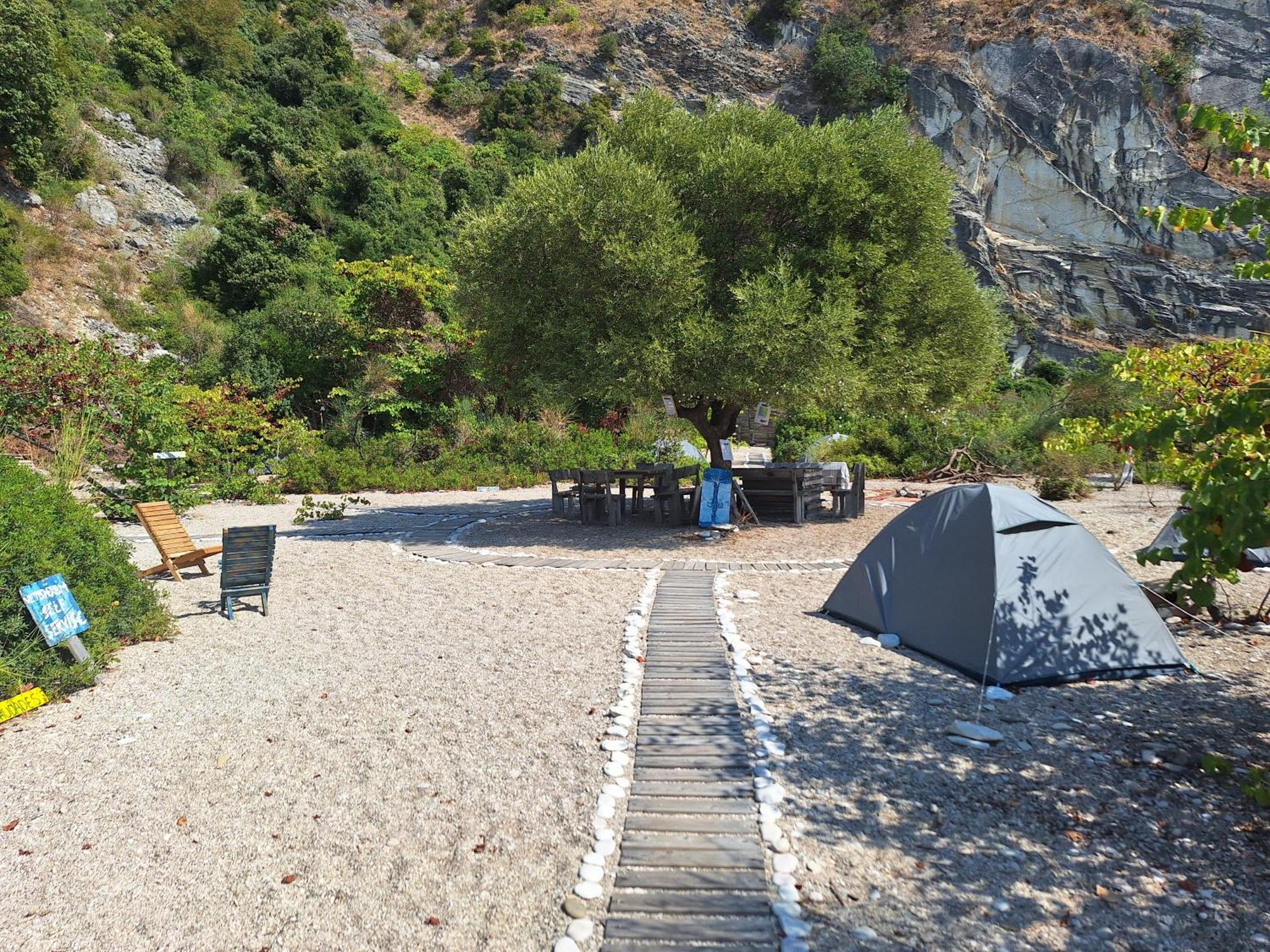 Lost Paradise Eco Camping Himare Bagian luar foto