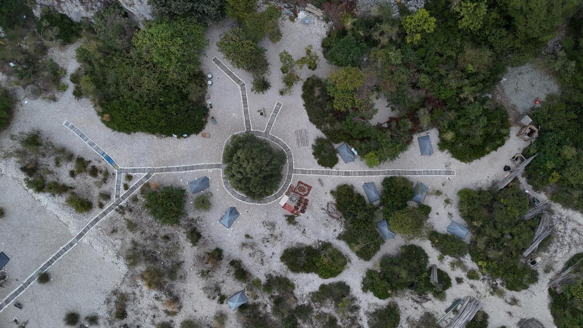 Lost Paradise Eco Camping Himare Bagian luar foto