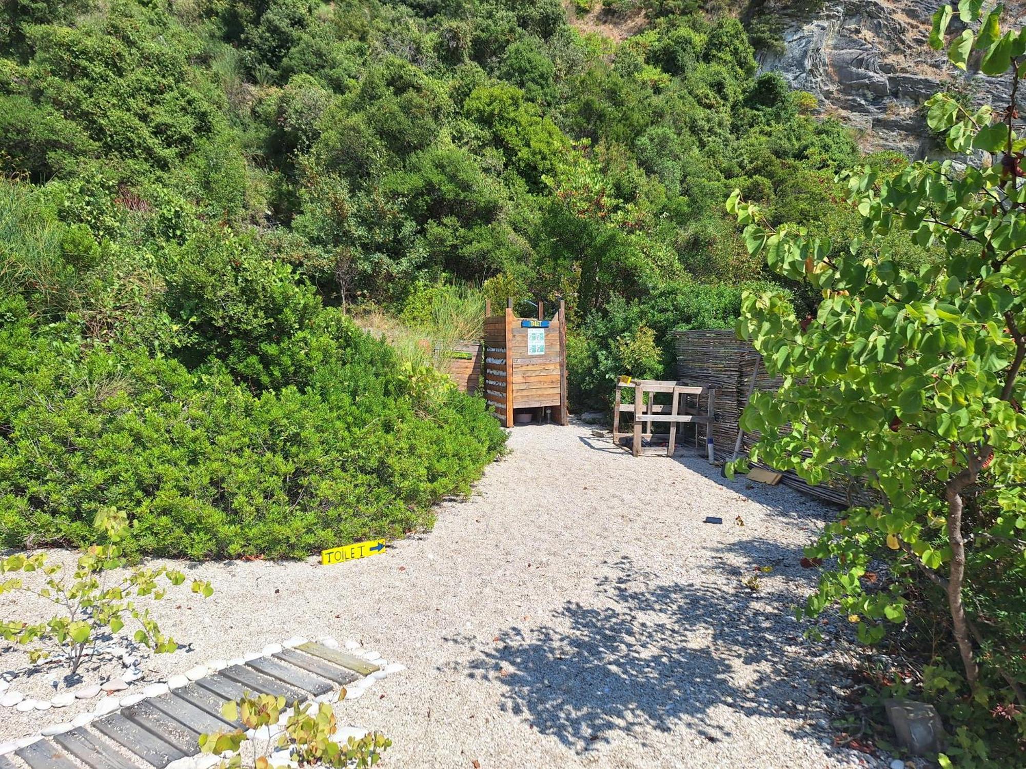 Lost Paradise Eco Camping Himare Bagian luar foto