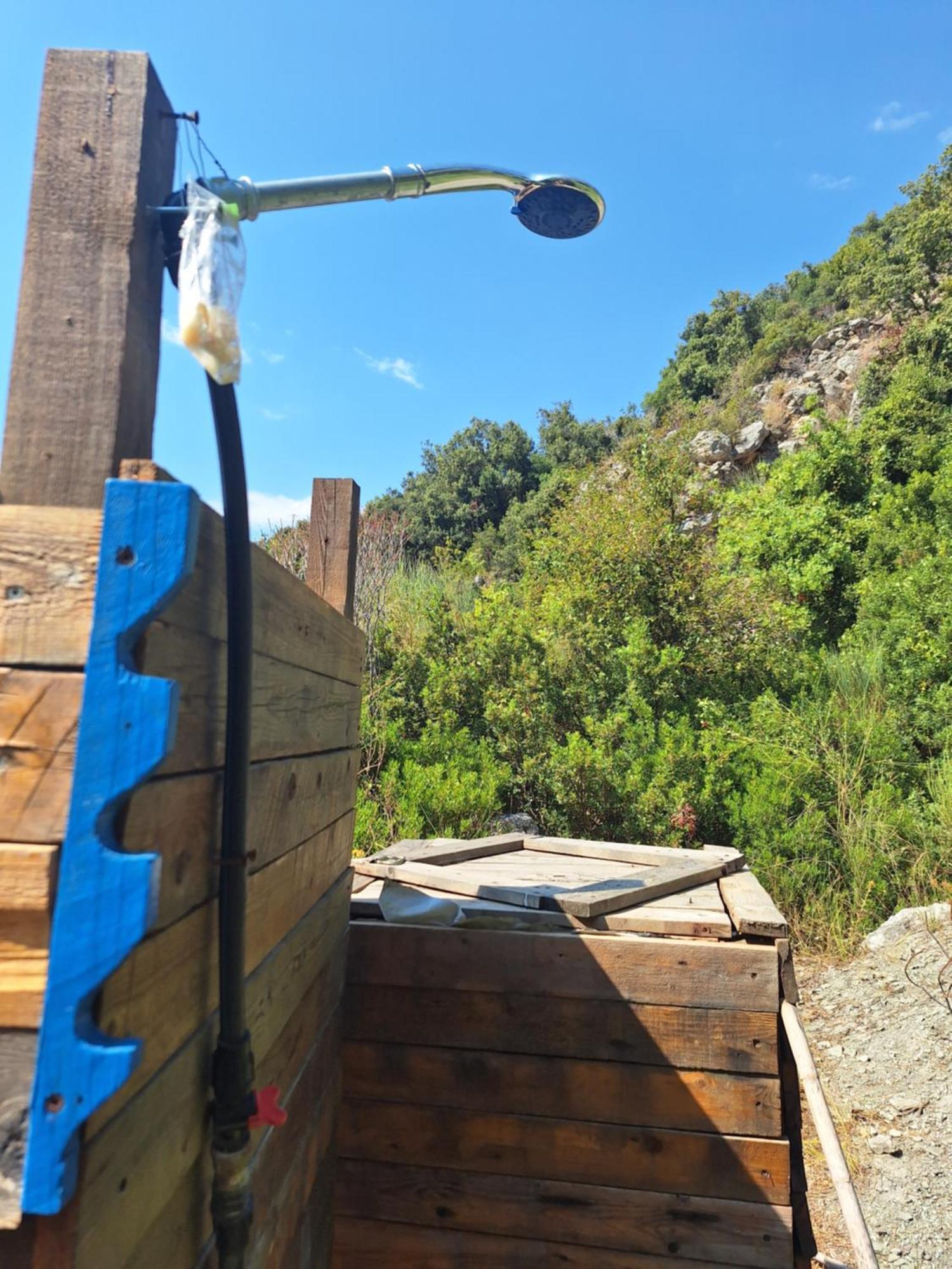 Lost Paradise Eco Camping Himare Bagian luar foto